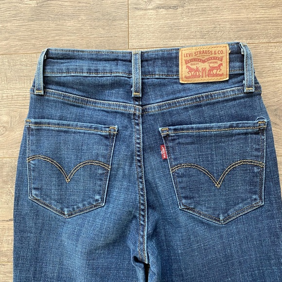 EUC Levi’s 721 High Rise Skinny - Picture 2 of 5